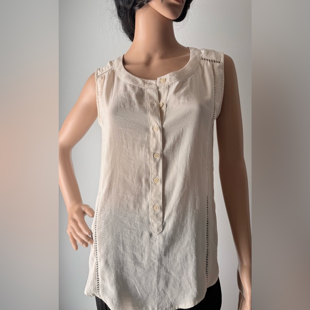 Merona Beige sleeveless Embroidered 
Lightweight blouse great condition. Sz S/P